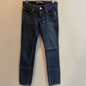 Women’s express dark wash low rise skinny jeans. Great condition